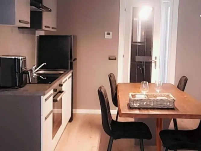 Apartment Manara 10 *